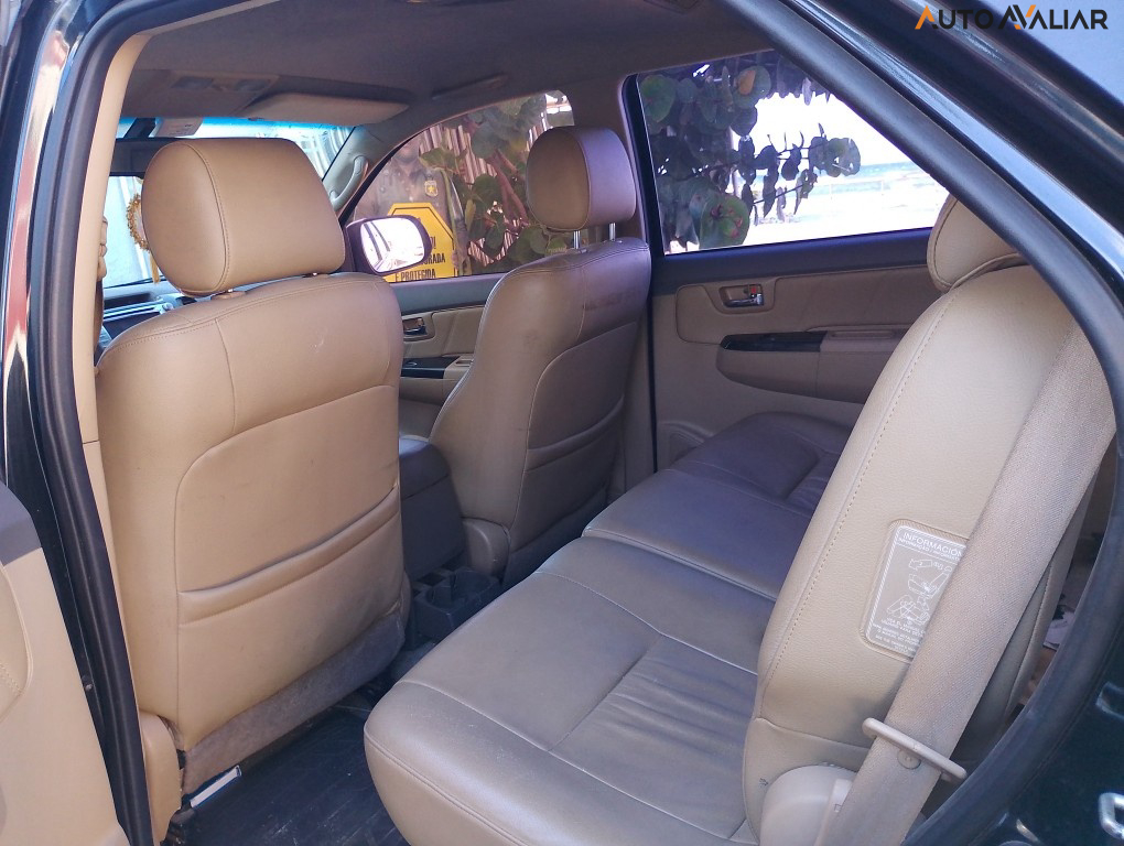 TOYOTA HILUX SW4 3.0 SRV 4X4 16V TURBO INTERCOOLER DIESEL 4P MANUAL