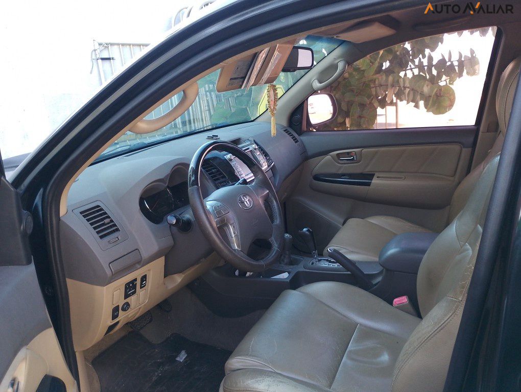 TOYOTA HILUX SW4 3.0 SRV 4X4 16V TURBO INTERCOOLER DIESEL 4P MANUAL