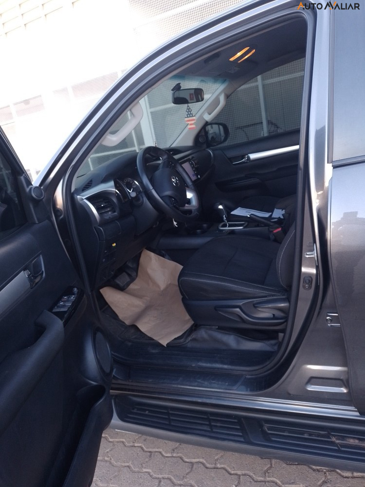 TOYOTA HILUX 2.8 D-4D TURBO DIESEL CD SR 4X4 AUTOM&Aacute;TICO