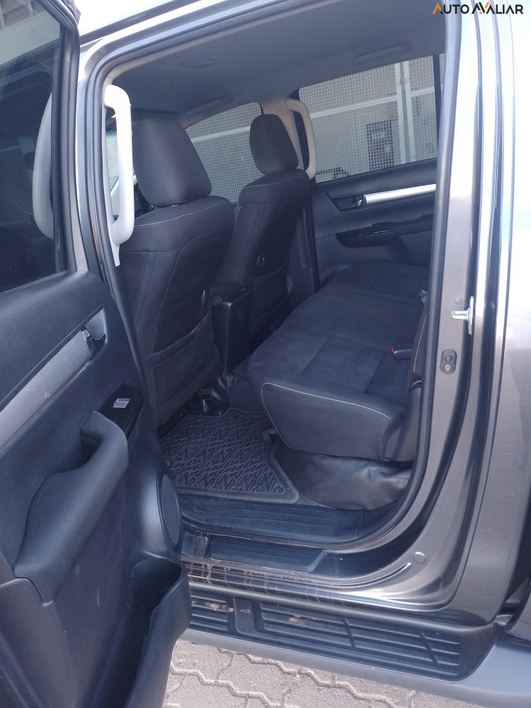 TOYOTA HILUX 2.8 D-4D TURBO DIESEL CD SR 4X4 AUTOM&Aacute;TICO