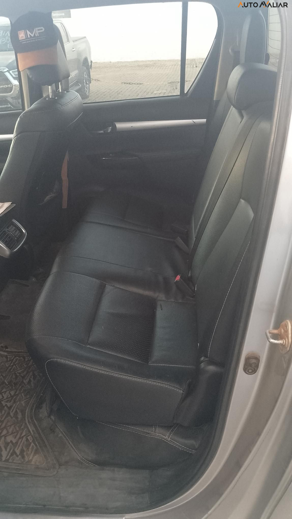 TOYOTA HILUX 2.8 D-4D TURBO DIESEL CD SRX 4X4 AUTOM&Aacute;TICO