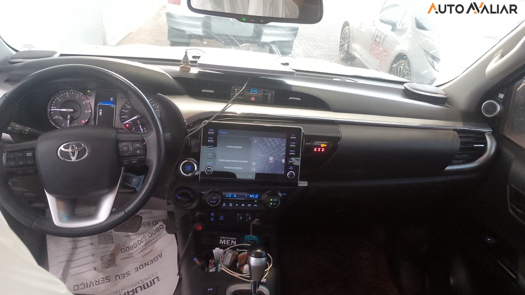 TOYOTA HILUX 2.8 D-4D TURBO DIESEL CD SRX 4X4 AUTOM&Aacute;TICO