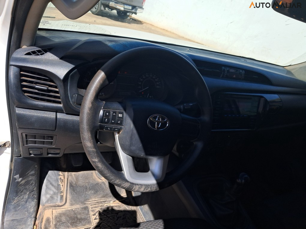 TOYOTA HILUX 2.8 POWER PACK 4X4 CD 16V DIESEL 4P MANUAL