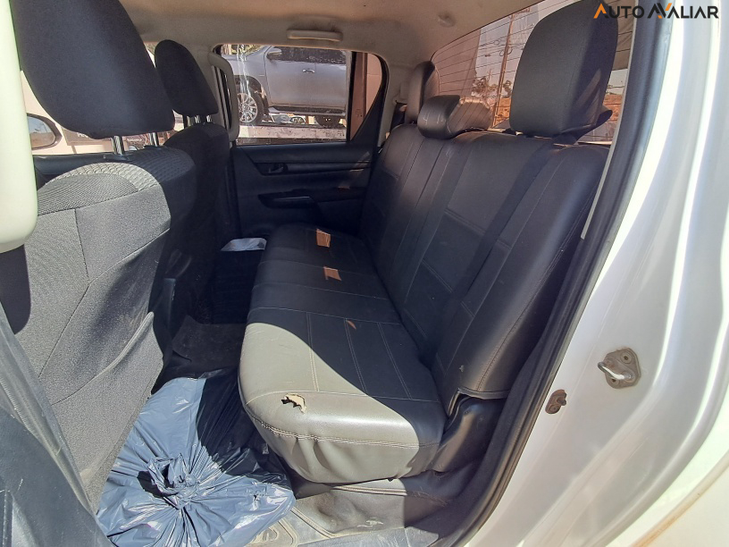 TOYOTA HILUX 2.8 POWER PACK 4X4 CD 16V DIESEL 4P MANUAL