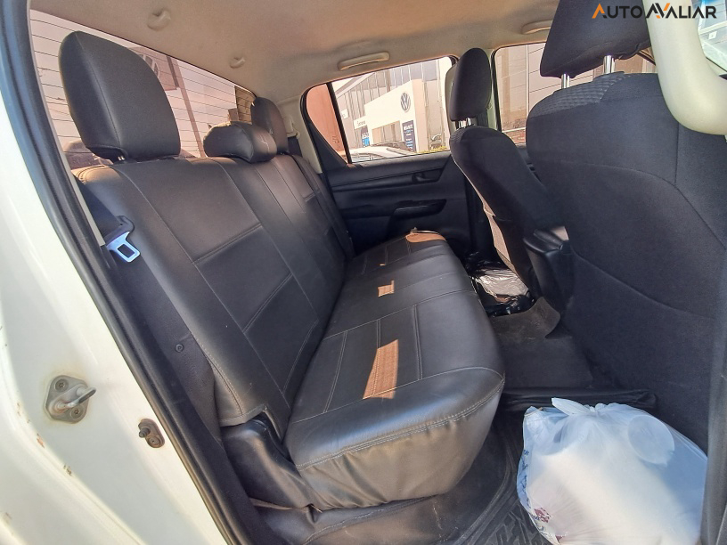 TOYOTA HILUX 2.8 POWER PACK 4X4 CD 16V DIESEL 4P MANUAL