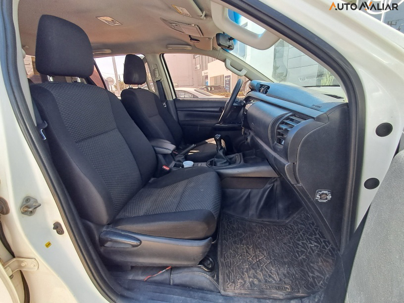 TOYOTA HILUX 2.8 POWER PACK 4X4 CD 16V DIESEL 4P MANUAL