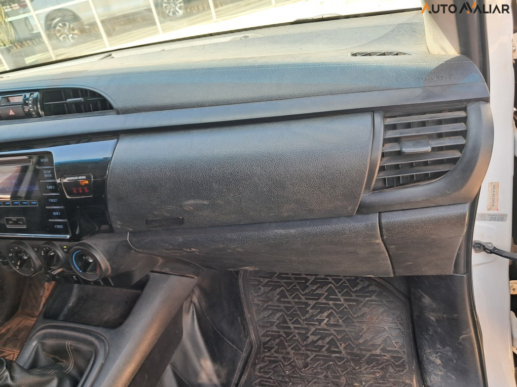 TOYOTA HILUX 2.8 POWER PACK 4X4 CD 16V DIESEL 4P MANUAL