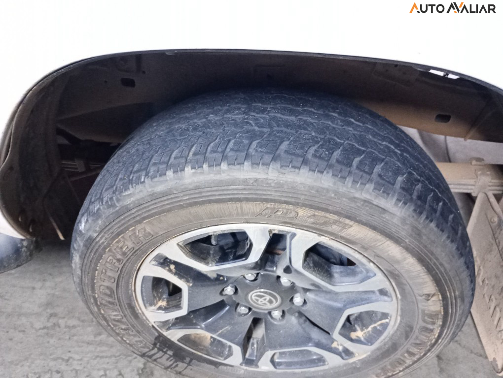 TOYOTA HILUX 2.8 D-4D TURBO DIESEL CD SRV 4X4 AUTOM&Aacute;TICO