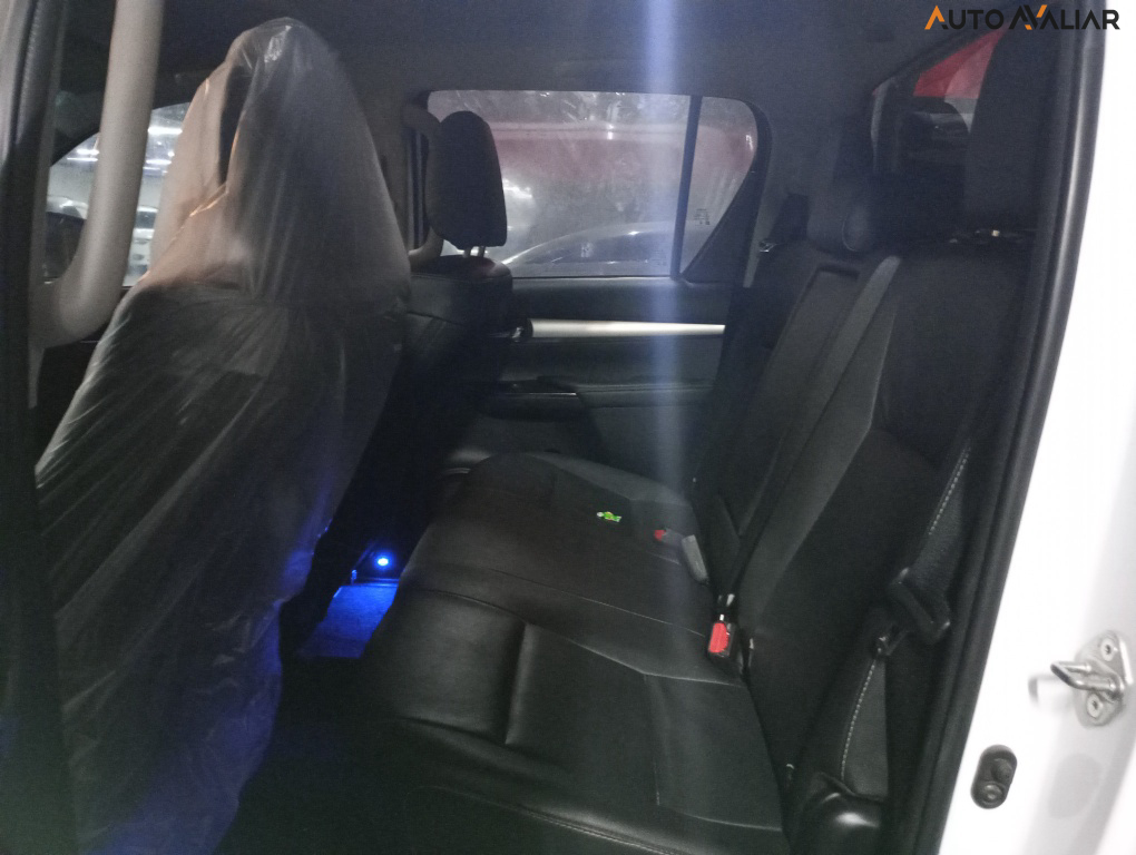 TOYOTA HILUX 2.8 D-4D TURBO DIESEL CD SRV 4X4 AUTOM&Aacute;TICO