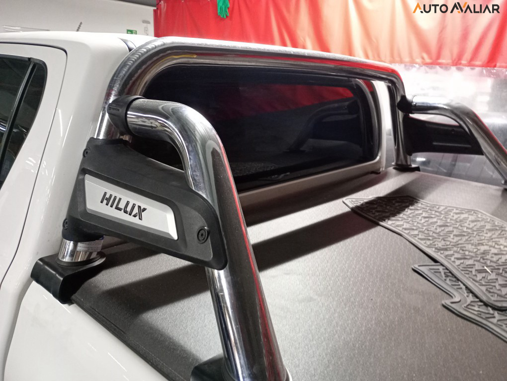 TOYOTA HILUX 2.8 D-4D TURBO DIESEL CD SRV 4X4 AUTOM&Aacute;TICO