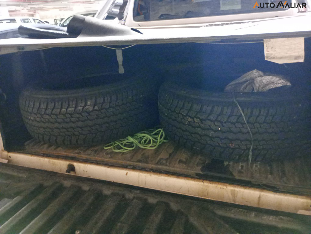 TOYOTA HILUX 2.8 D-4D TURBO DIESEL CD SRV 4X4 AUTOM&Aacute;TICO