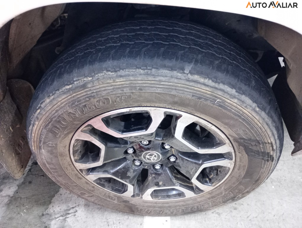 TOYOTA HILUX 2.8 D-4D TURBO DIESEL CD SRV 4X4 AUTOM&Aacute;TICO