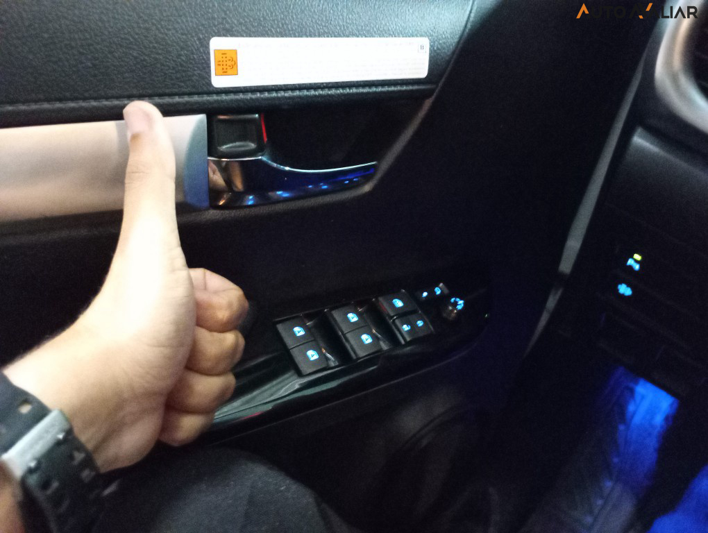 TOYOTA HILUX 2.8 D-4D TURBO DIESEL CD SRV 4X4 AUTOM&Aacute;TICO