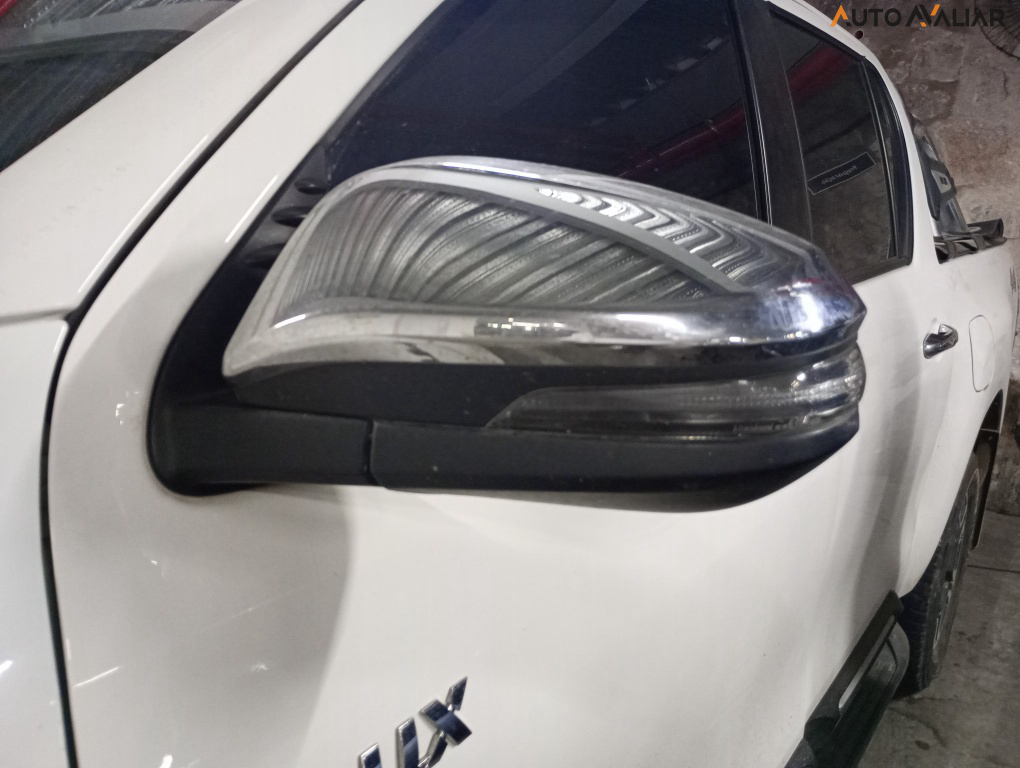 TOYOTA HILUX 2.8 D-4D TURBO DIESEL CD SRV 4X4 AUTOM&Aacute;TICO