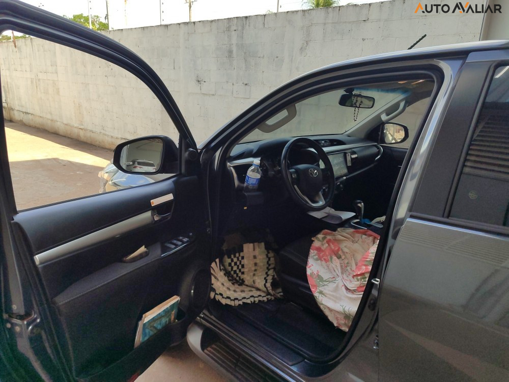 TOYOTA HILUX 2.8 D-4D TURBO DIESEL CD SR 4X4 AUTOM&Aacute;TICA