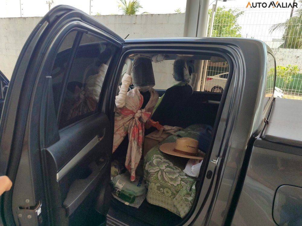 TOYOTA HILUX 2.8 D-4D TURBO DIESEL CD SR 4X4 AUTOM&Aacute;TICA