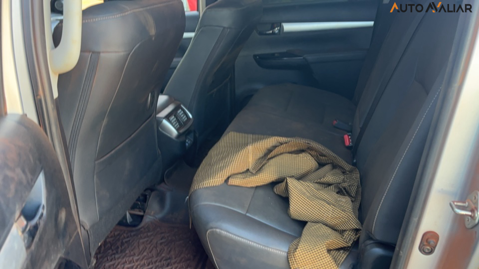 TOYOTA HILUX 2.8 D-4D TURBO DIESEL CD SRV 4X4 AUTOM&Aacute;TICO