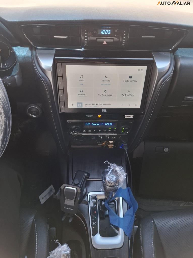 TOYOTA HILUX SW4 2.8 D-4D TURBO DIESEL SRX PLATINUM 7L 4X4 AUTOM&Aacute;TICO