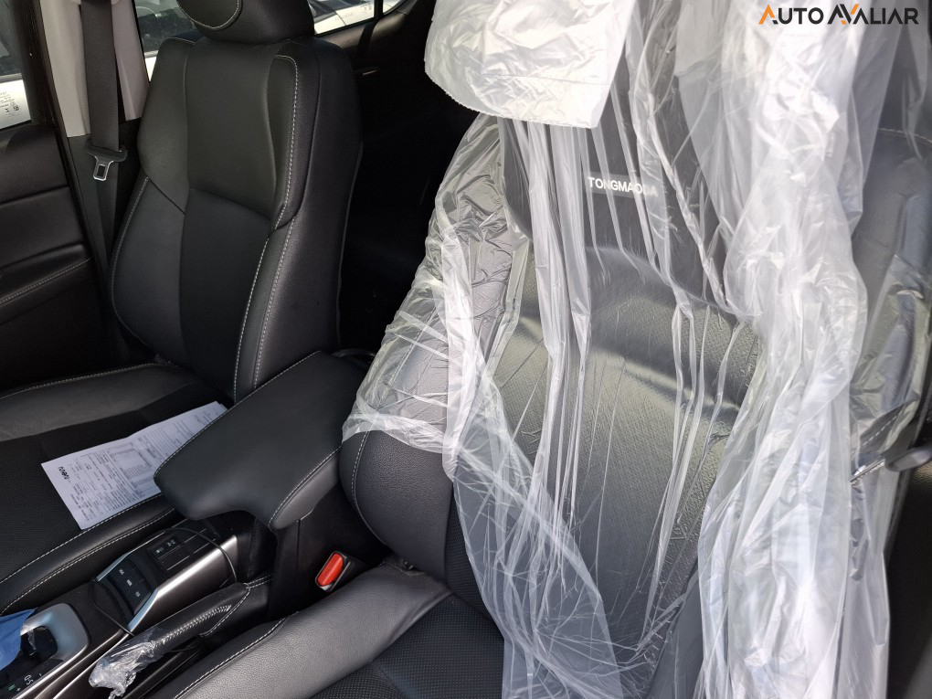 TOYOTA HILUX SW4 2.8 D-4D TURBO DIESEL SRX PLATINUM 7L 4X4 AUTOM&Aacute;TICO