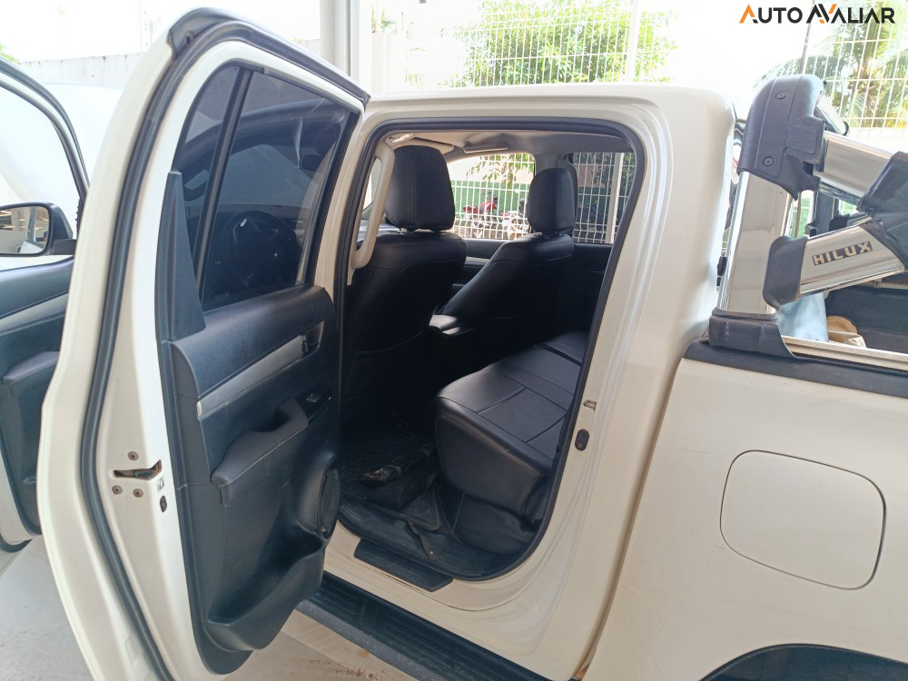 TOYOTA HILUX 2.8 D-4D TURBO DIESEL CD SR 4X4 AUTOM&Aacute;TICO