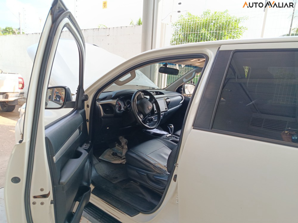 TOYOTA HILUX 2.8 D-4D TURBO DIESEL CD SR 4X4 AUTOM&Aacute;TICO