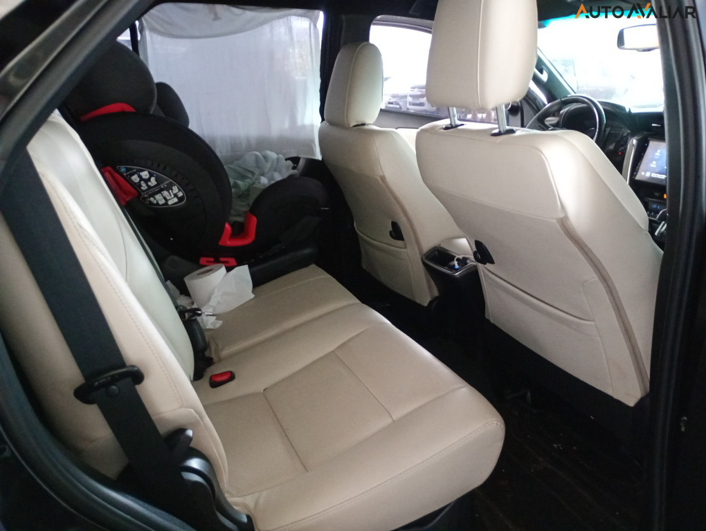 TOYOTA HILUX SW4 2.8 D-4D TURBO DIESEL DIAMOND 7L 4X4 AUTOM&Aacute;TICO