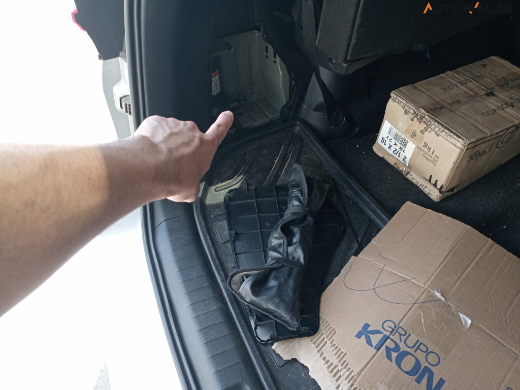 TOYOTA HILUX SW4 2.8 D-4D TURBO DIESEL SRX 7L 4X4 AUTOM&Aacute;TICO