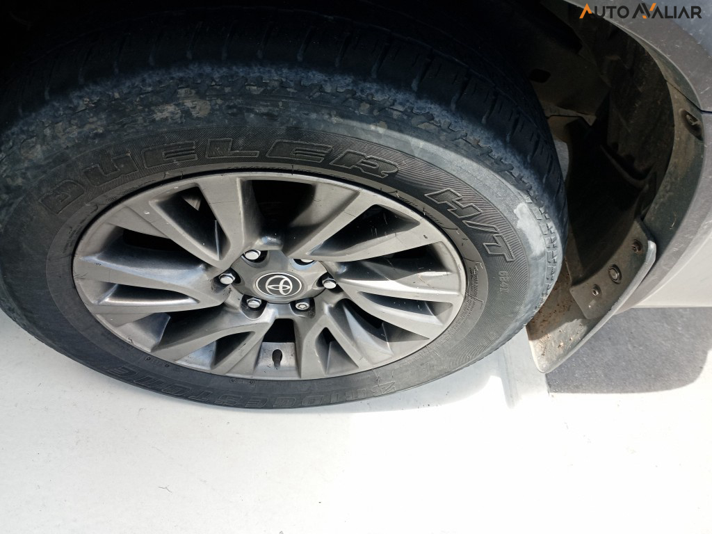 TOYOTA HILUX SW4 2.8 D-4D TURBO DIESEL SRX 7L 4X4 AUTOM&Aacute;TICO