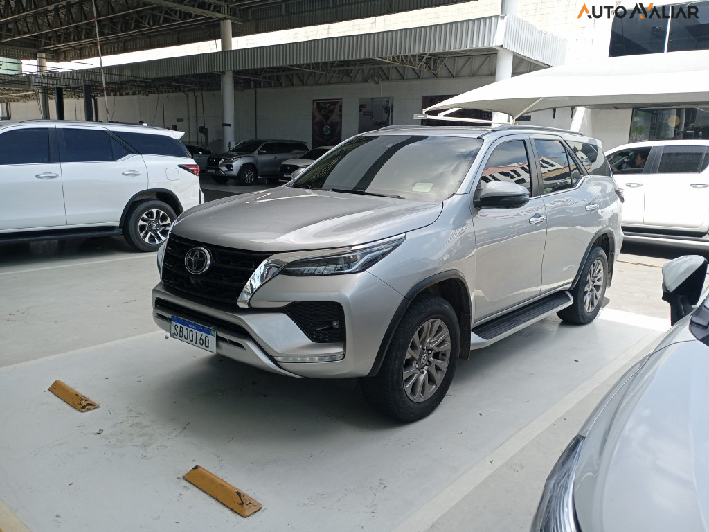 TOYOTA HILUX SW4 2.8 D-4D TURBO DIESEL SRX 7L 4X4 AUTOM&Aacute;TICO