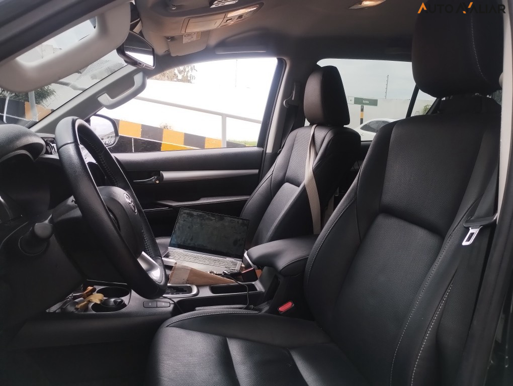 TOYOTA HILUX 2.8 D-4D TURBO DIESEL CD SRX 4X4 AUTOM&Aacute;TICO