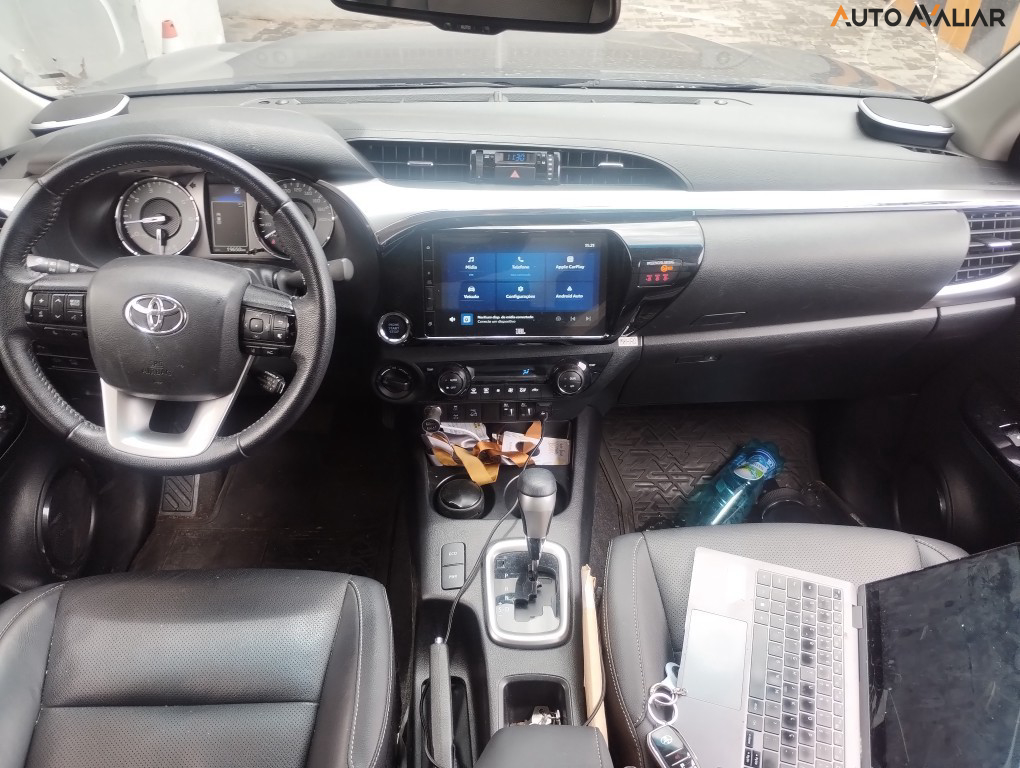 TOYOTA HILUX 2.8 D-4D TURBO DIESEL CD SRX 4X4 AUTOM&Aacute;TICO