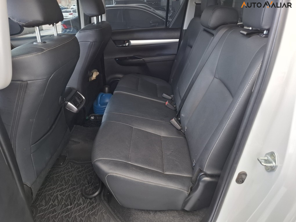TOYOTA HILUX 2.8 D-4D TURBO DIESEL CD SRX 4X4 AUTOM&Aacute;TICO