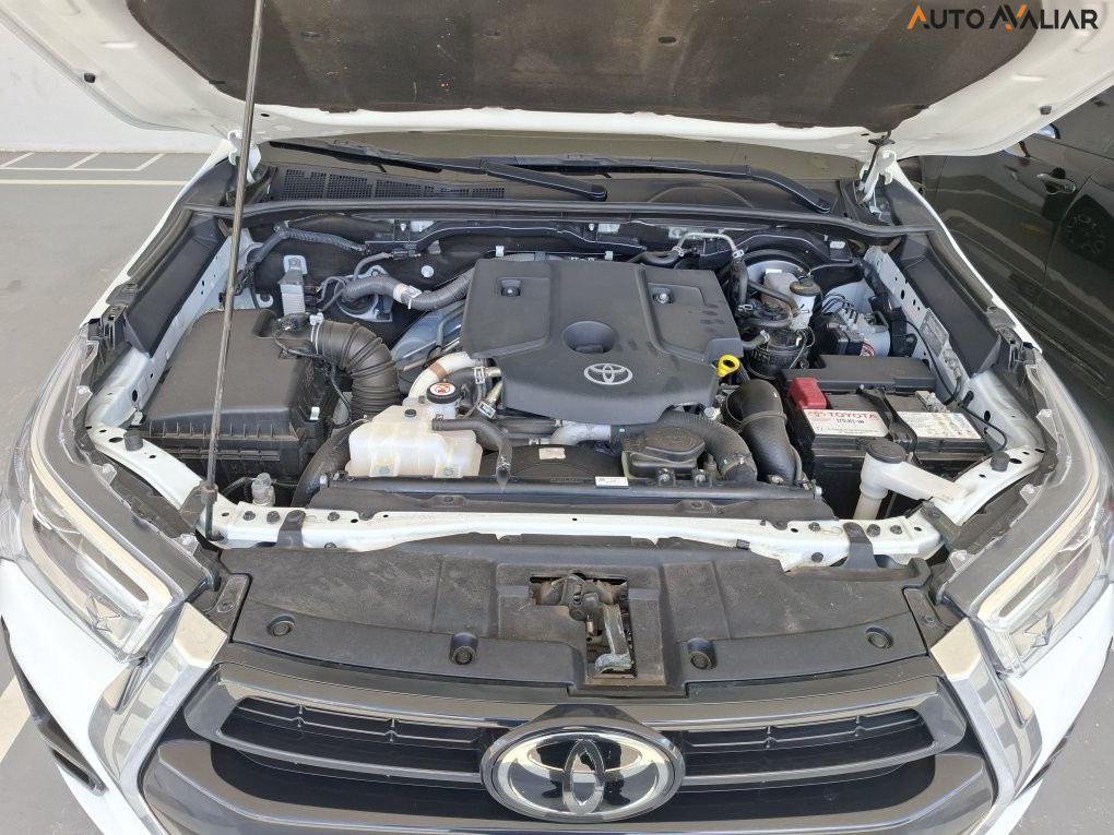 TOYOTA HILUX 2.8 D-4D TURBO DIESEL CD SRX 4X4 AUTOM&Aacute;TICO