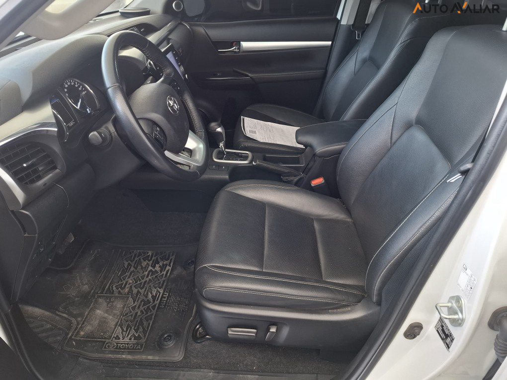 TOYOTA HILUX 2.8 D-4D TURBO DIESEL CD SRX 4X4 AUTOM&Aacute;TICO