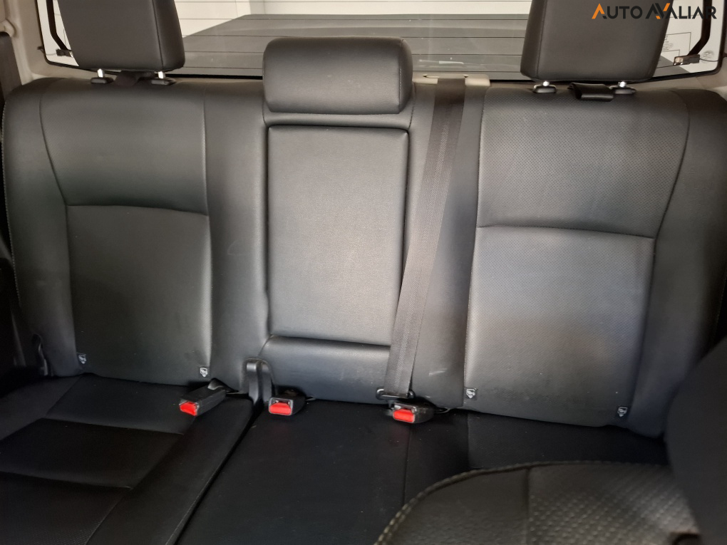 TOYOTA HILUX 2.8 D-4D TURBO DIESEL CD SRX 4X4 AUTOM&Aacute;TICO