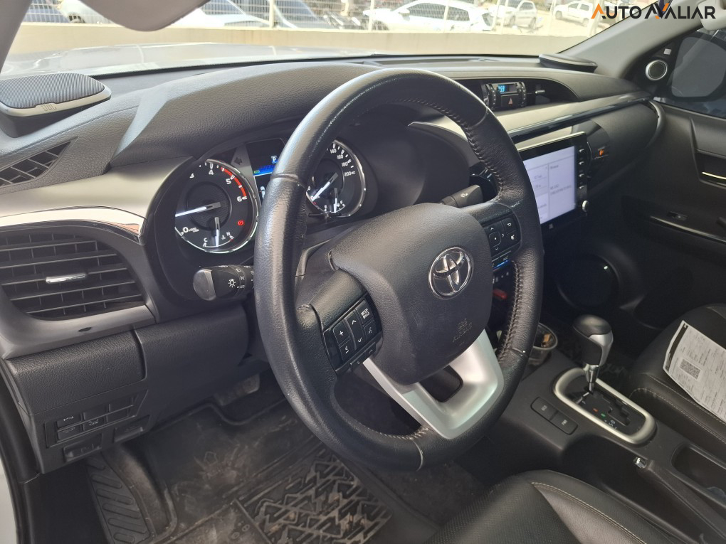TOYOTA HILUX 2.8 D-4D TURBO DIESEL CD SRX 4X4 AUTOM&Aacute;TICO