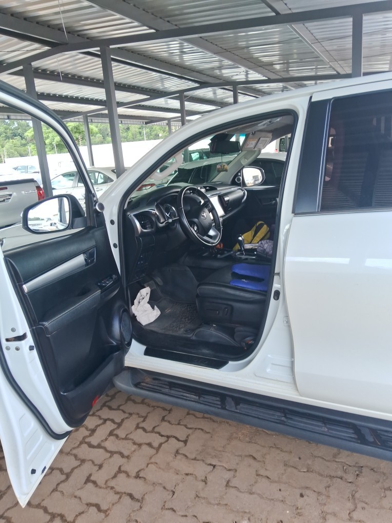 TOYOTA HILUX 2.8 D-4D TURBO DIESEL CD SRX 4X4 AUTOM&Aacute;TICO