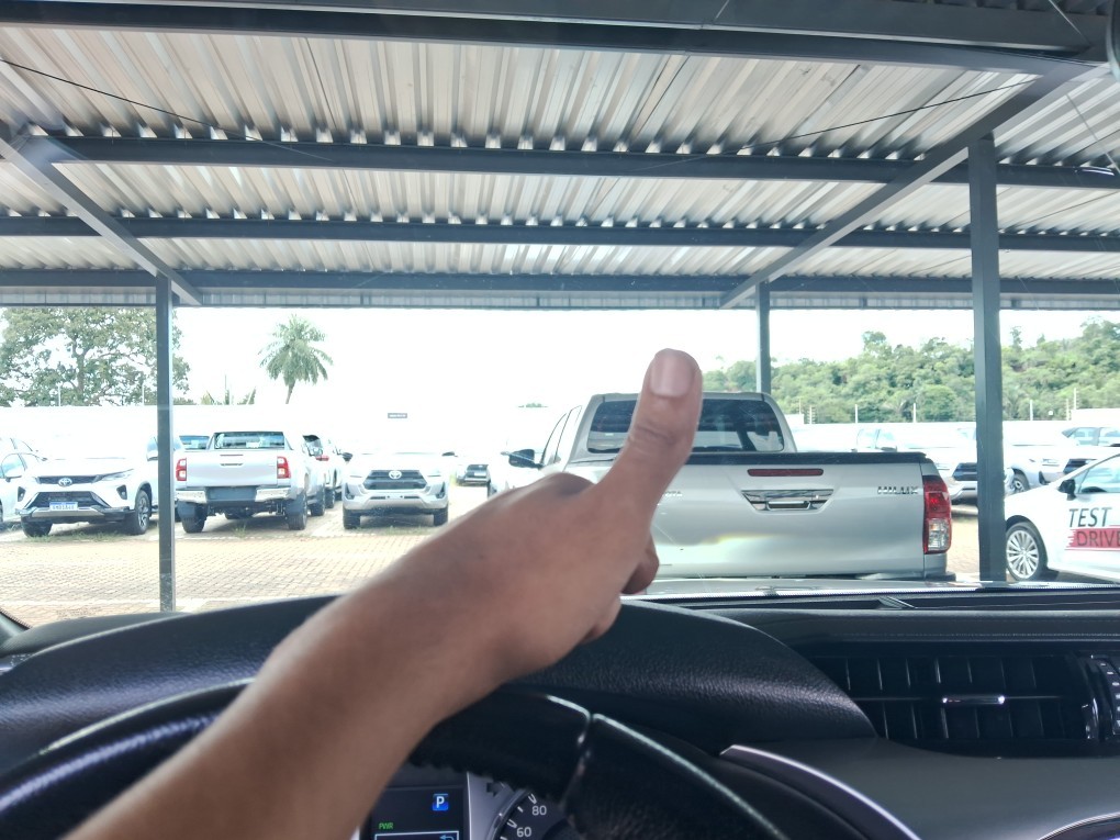 TOYOTA HILUX 2.8 D-4D TURBO DIESEL CD SRX 4X4 AUTOM&Aacute;TICO