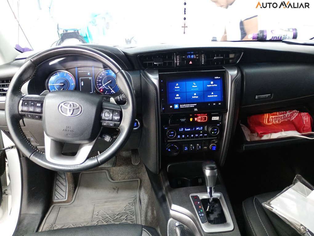 TOYOTA HILUX SW4 2.8 D-4D TURBO DIESEL SRX PLATINUM 7L 4X4 AUTOM&Aacute;TICO