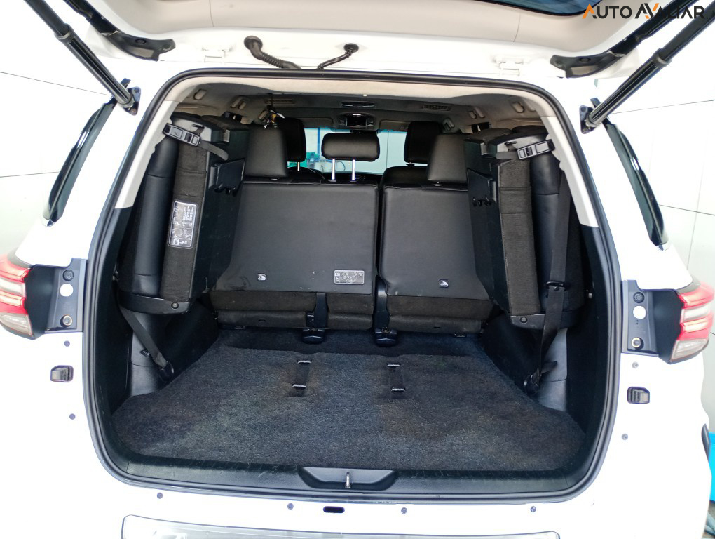 TOYOTA HILUX SW4 2.8 D-4D TURBO DIESEL SRX PLATINUM 7L 4X4 AUTOM&Aacute;TICO