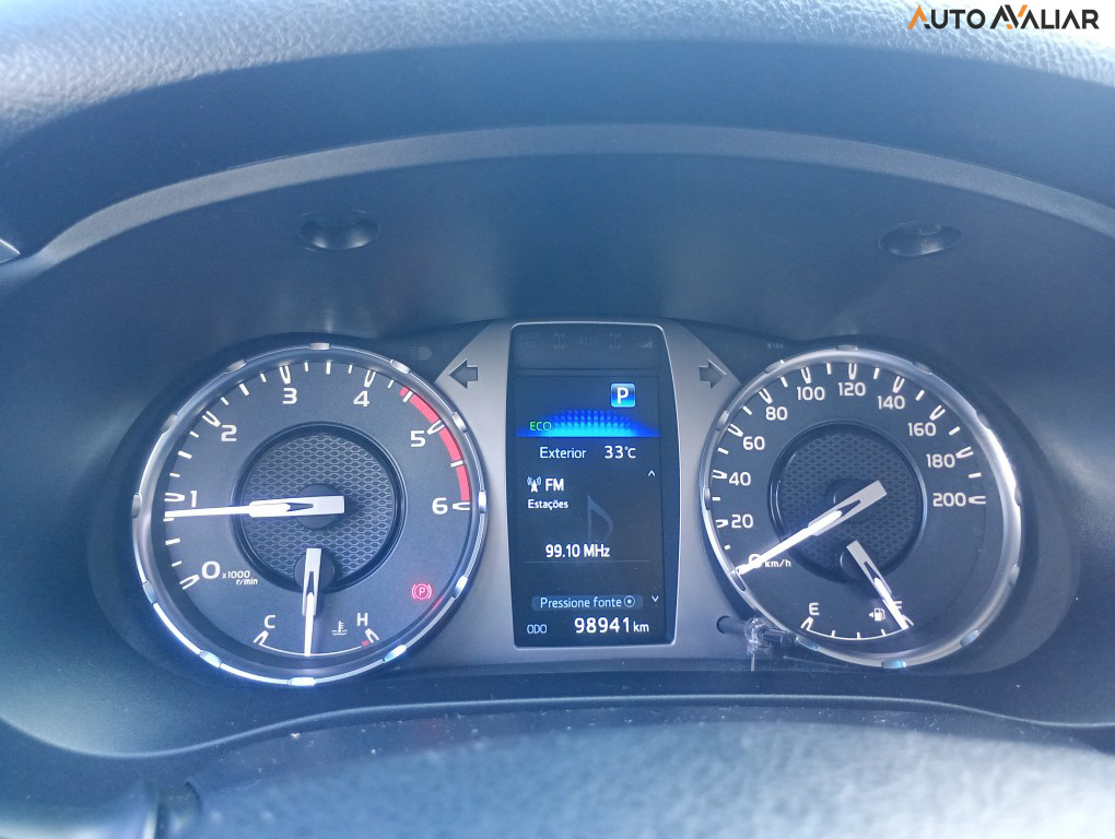 TOYOTA HILUX 2.8 D-4D TURBO DIESEL CD SRX 4X4 AUTOM&Aacute;TICO