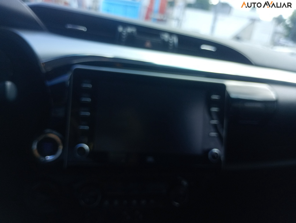 TOYOTA HILUX 2.8 D-4D TURBO DIESEL CD SRX 4X4 AUTOM&Aacute;TICO