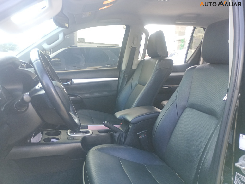 TOYOTA HILUX 2.8 D-4D TURBO DIESEL CD SRX 4X4 AUTOM&Aacute;TICO