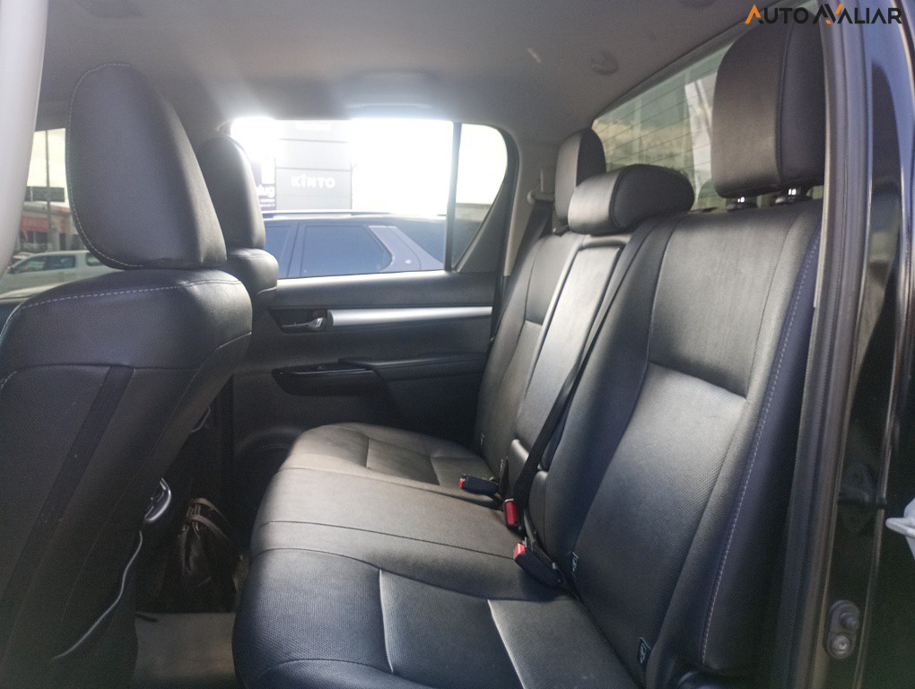 TOYOTA HILUX 2.8 D-4D TURBO DIESEL CD SRX 4X4 AUTOM&Aacute;TICO