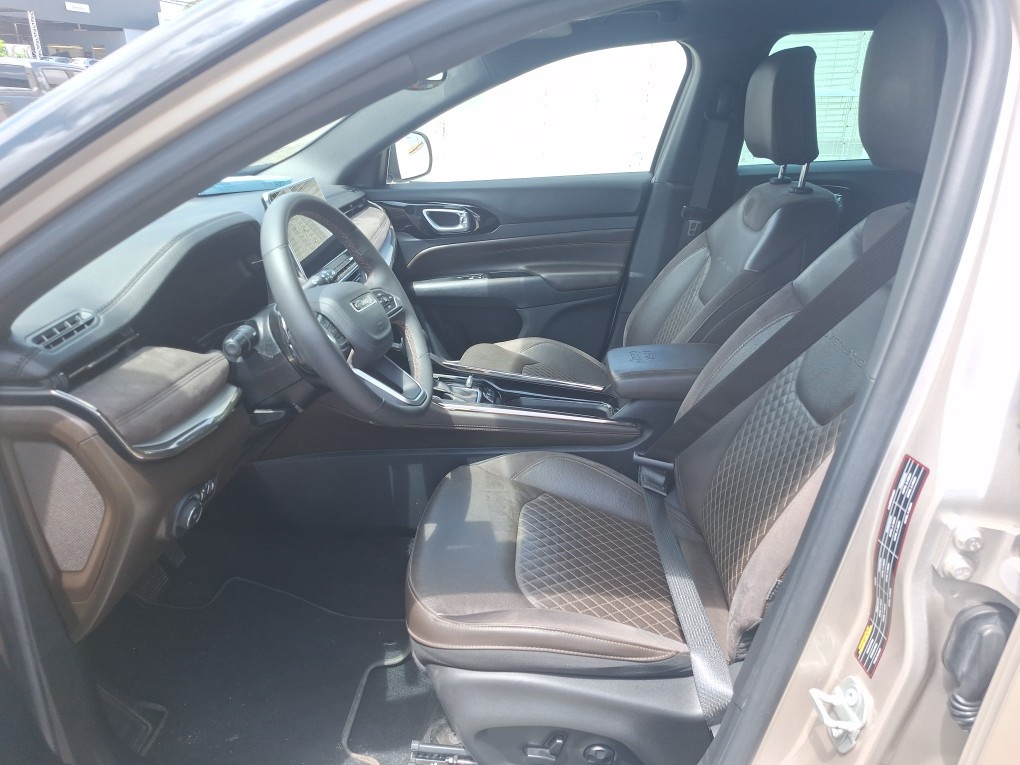 JEEP COMMANDER 2.0 TD380 TURBO DIESEL OVERLAND AT9