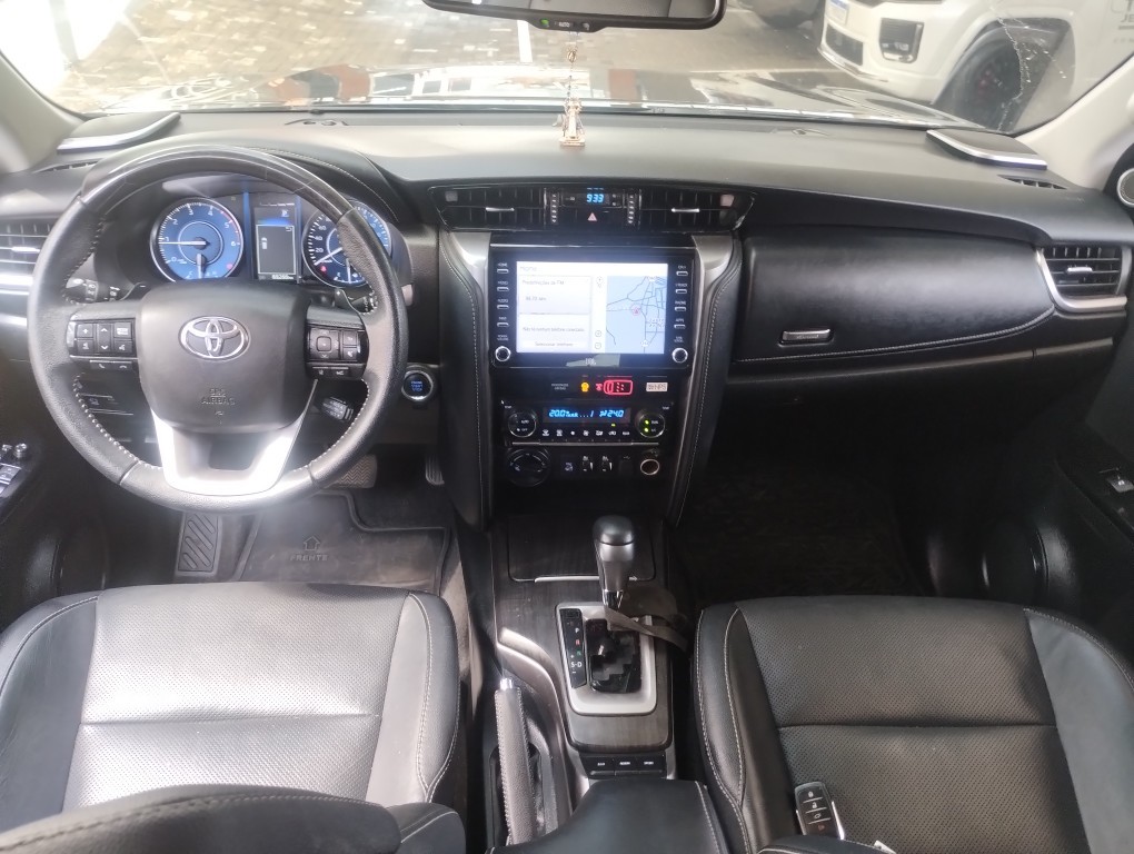 TOYOTA HILUX SW4 2.8 D-4D TURBO DIESEL SRX 7L 4X4 AUTOM&Aacute;TICO