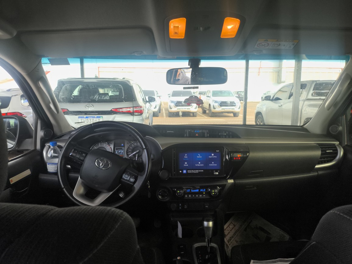 TOYOTA HILUX 2.8 D-4D TURBO DIESEL CD SR 4X4 AUTOM&Aacute;TICA