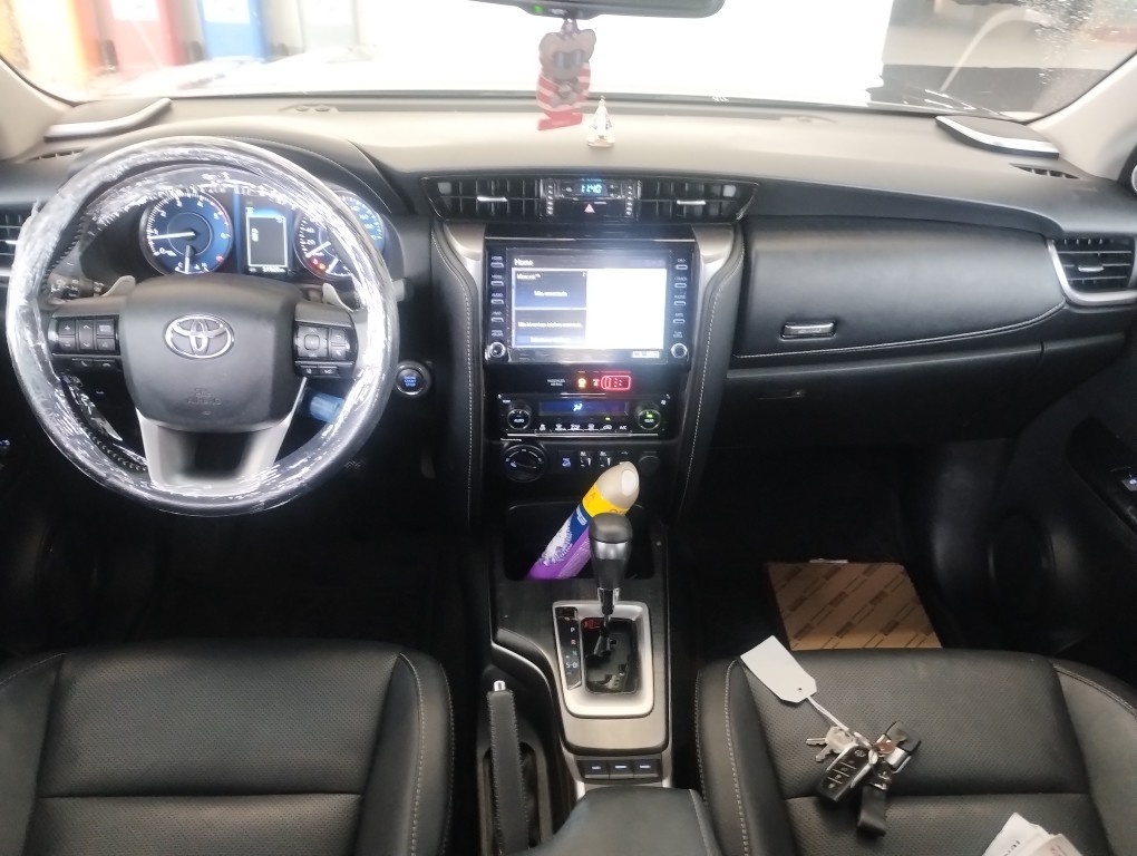TOYOTA HILUX SW4 2.8 D-4D TURBO DIESEL SRX 7L 4X4 AUTOM&Aacute;TICO