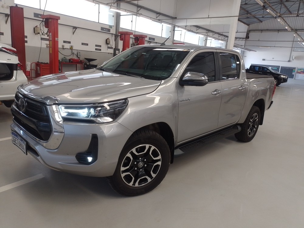 TOYOTA HILUX 2.8 D-4D TURBO DIESEL CD SRX 4X4 AUTOMÁTICO