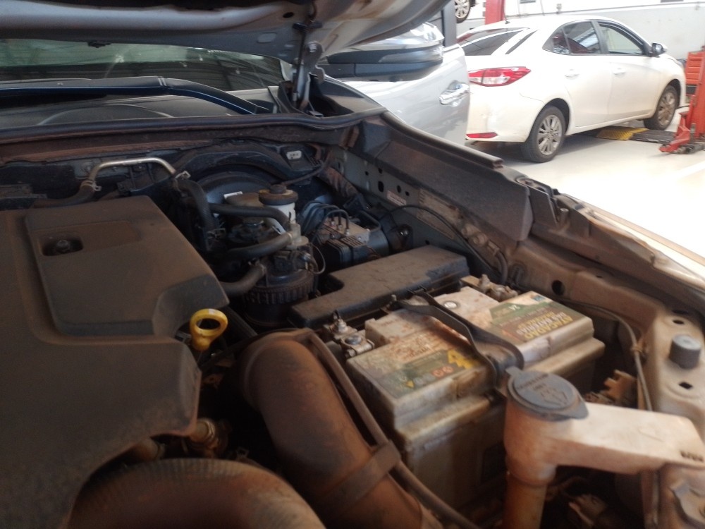 TOYOTA HILUX 2.8 D-4D TURBO DIESEL CD SRX 4X4 AUTOM&Aacute;TICO